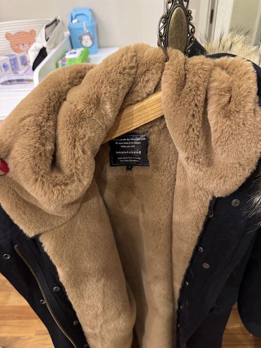 Парка з хутром чорна