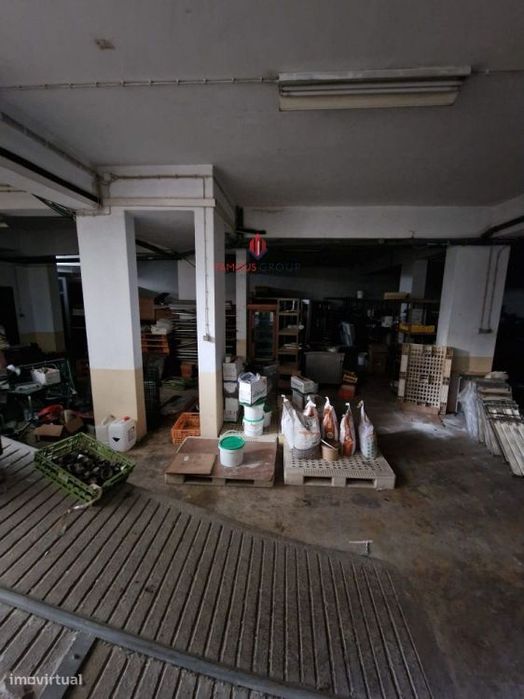 Armazém Industrial com Excelente Localização e Luz Natural