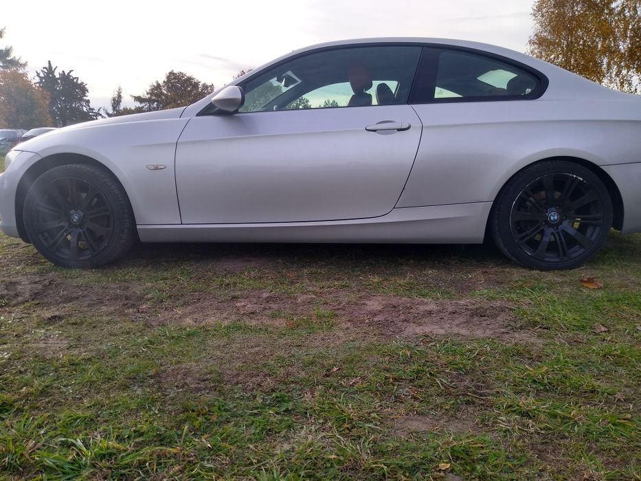 Felgi BMW M-pakiet Czarna 18 cali BMW E90 E87 Ładne opony