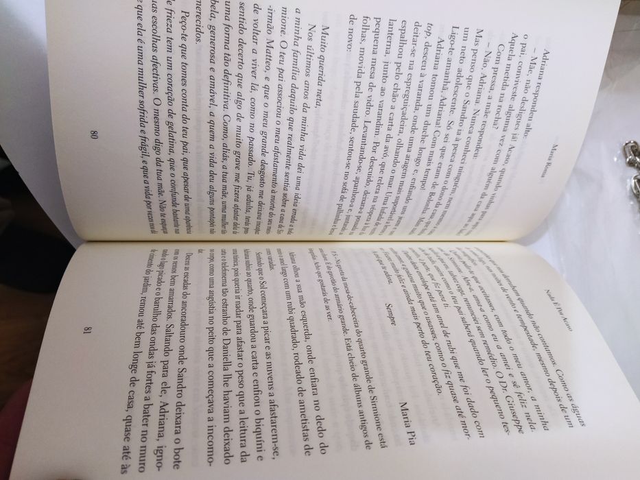 Livro de Maria Roma. Título Nada é por acaso