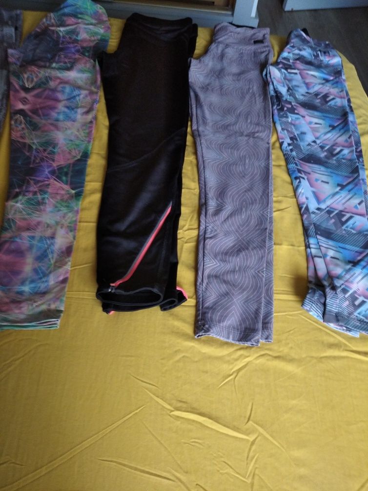 Calças de elastano de desporto de jovem. Deixaram de servirvem