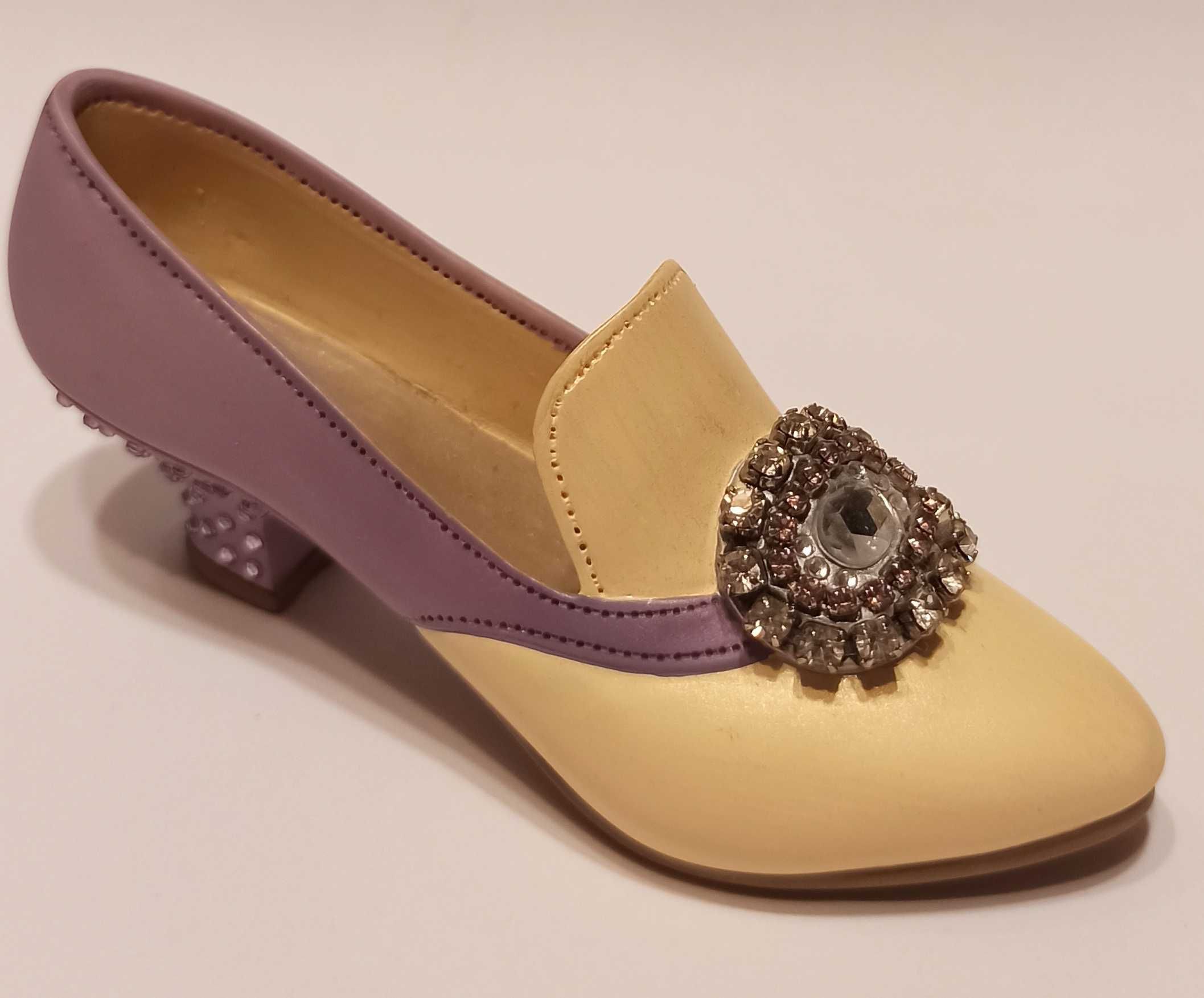 Pantofelek piękny Jeweled Heel Pump Raine Willitts Designs