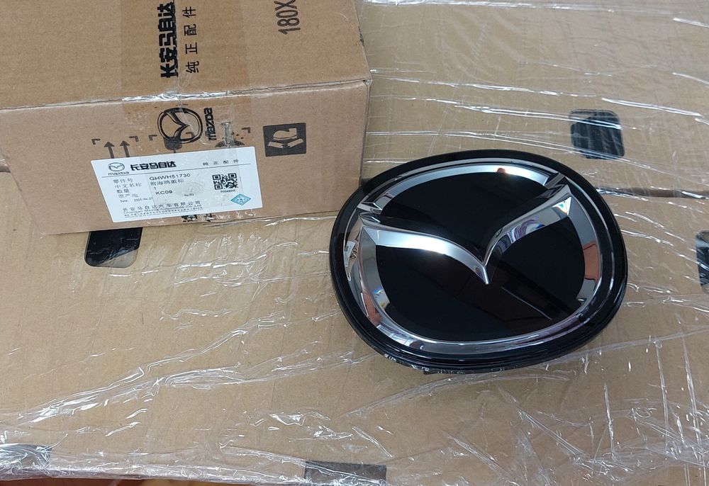 Емблема в решітку для Mazda 3,CX-30 2019-2025 BCKB51730A ,BERC51730