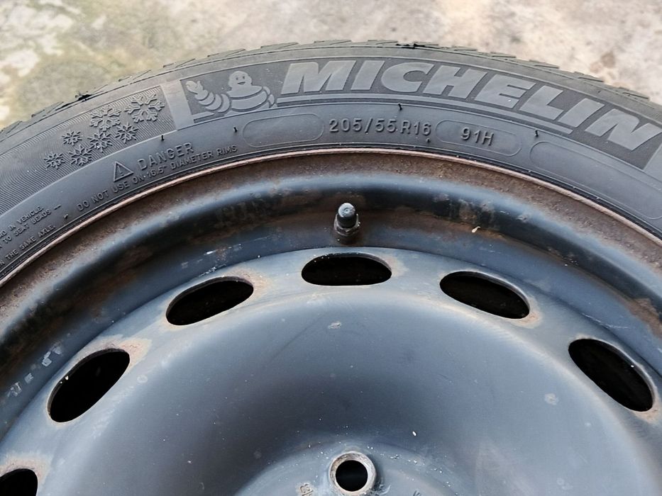 Зимня резина на металевих дисках R16