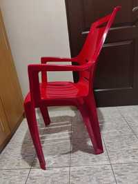 Пластиковый стул со спикой