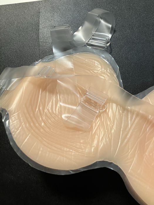 Sztuczne piersi na szelkach Villence miaeczka D