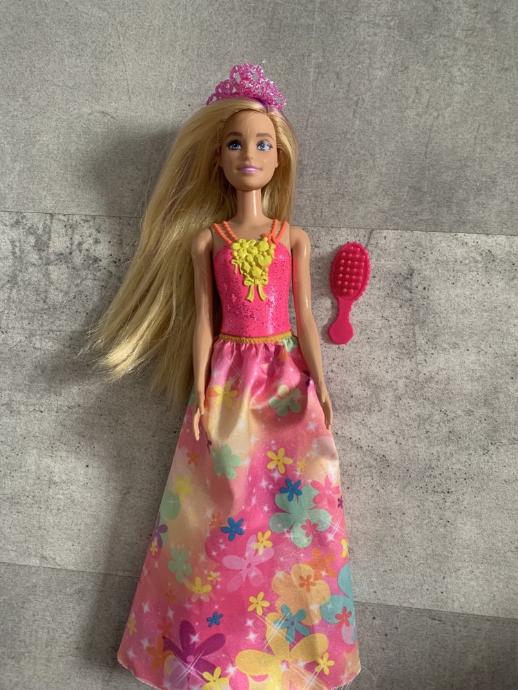 Lalki Barbie z akcesoriami
