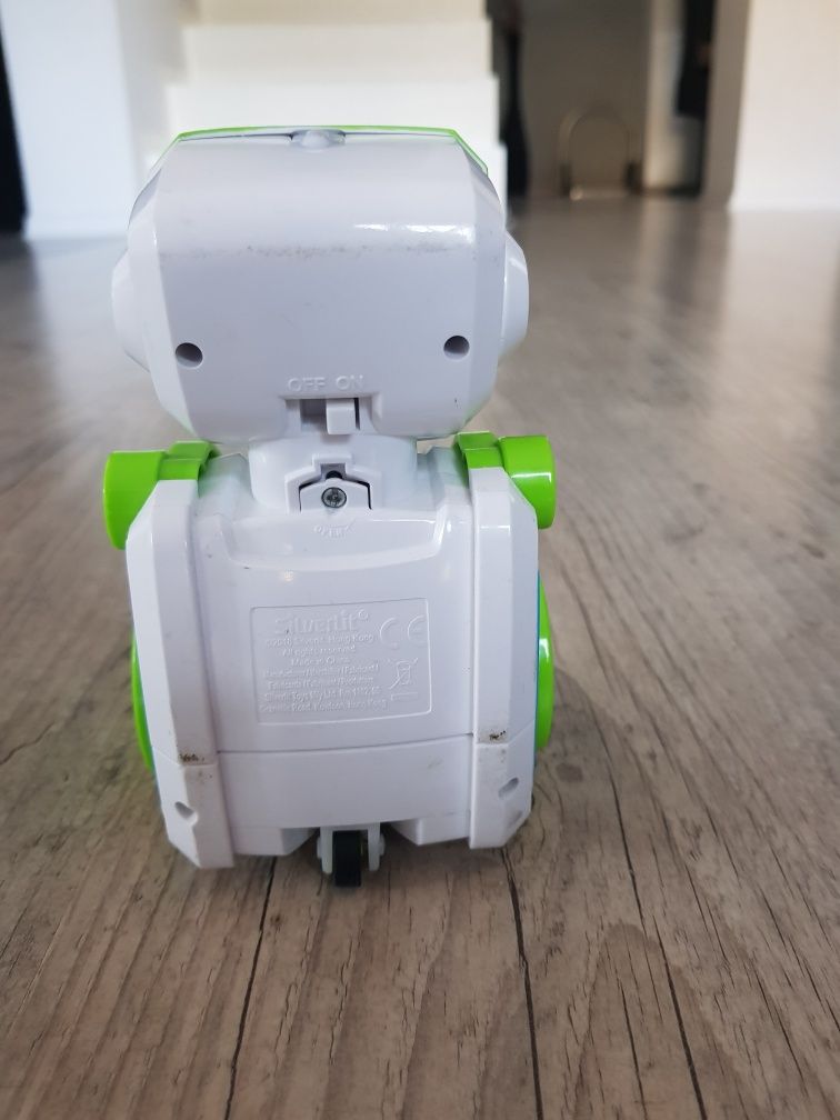 KickaBot robot grający w piłkę