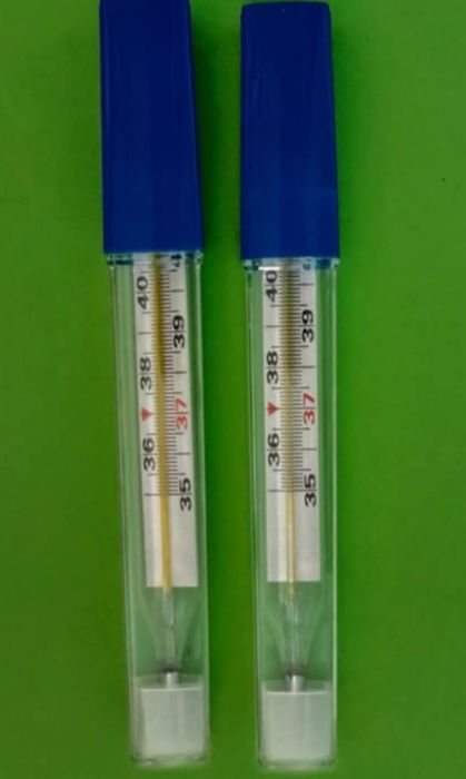 2 szklane termometry.