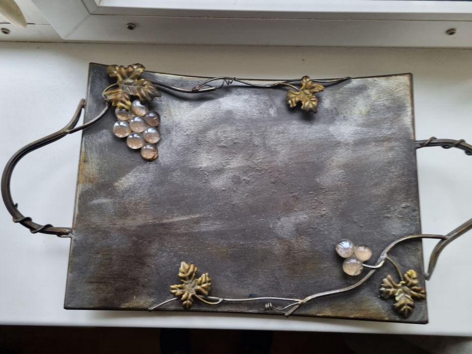 Поднос металлический  декоративный.