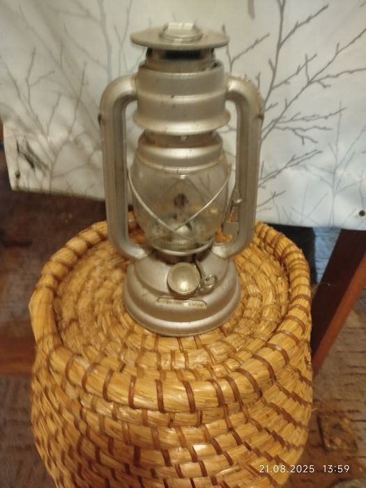 Lampa sztormowa / naftowa (hurricane lamp).