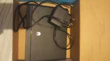 Modems na caixa com cabos e comando