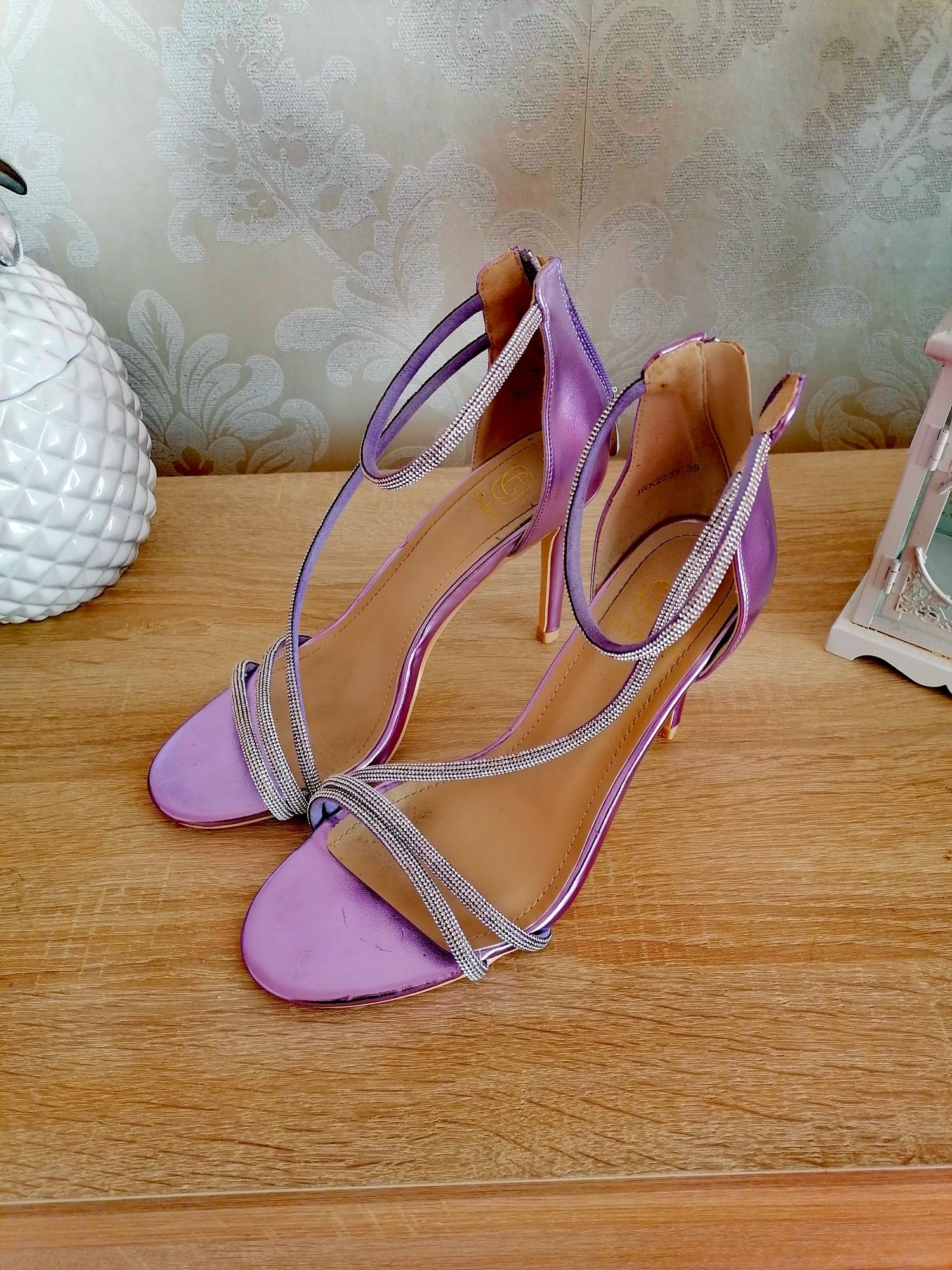 Eleganckie szpilki liliowe sandały wesele 39