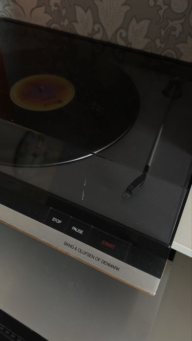 Виниловый проигрыватель Bang & Olufsen (Дания) B&O