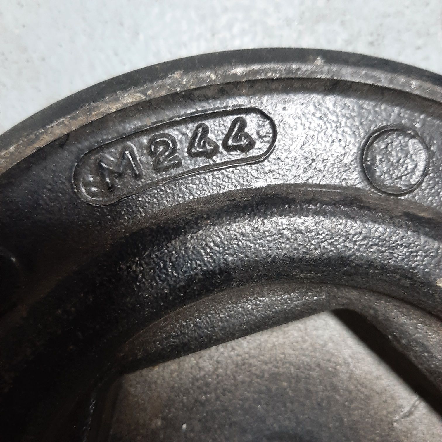 Dekielki/Kołpaczki M244