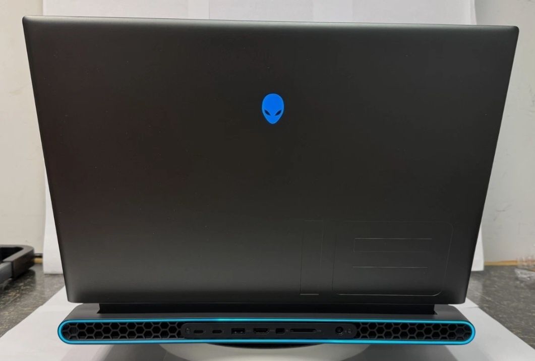 Alienware M18 R1 Intel i9 13ª Geração 64GB Memória 1TB SSD RTX 4080