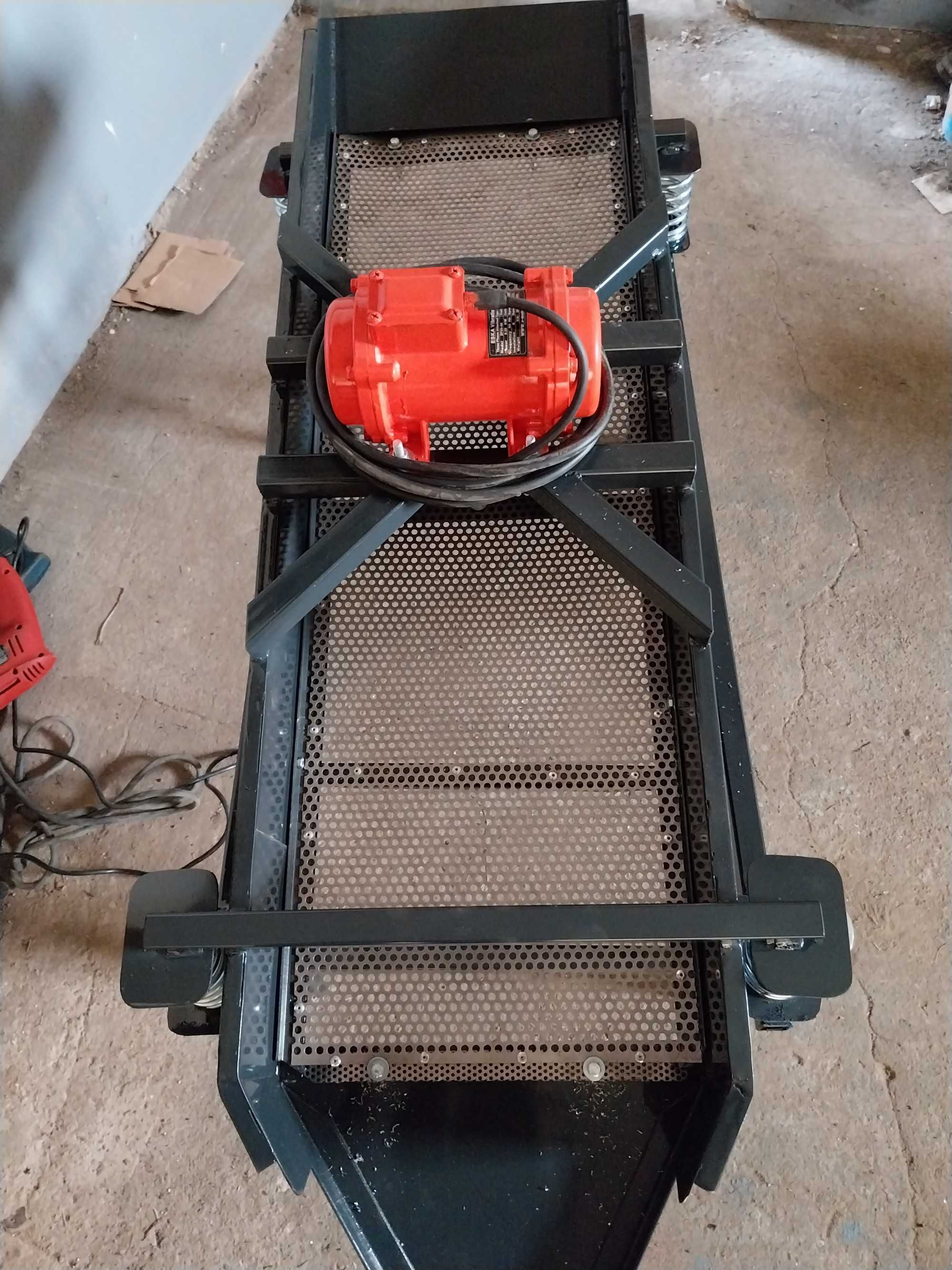 Sito wibracyjne separator przesiewacz pelletu mat. sypkich