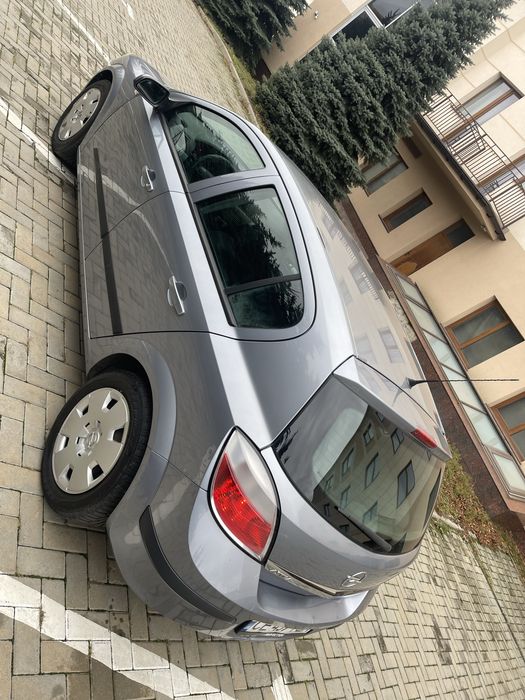 Opel Astra 2004 год 1.4 бензин