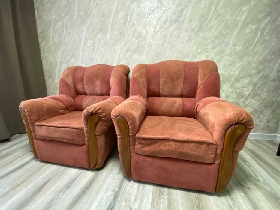 Продам кутовий диван з кріслами