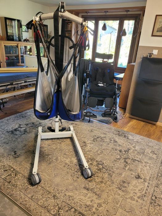 Podnośnik transportowo-kąpielowy Eagle 620 dla osoby niepełnosprawnej