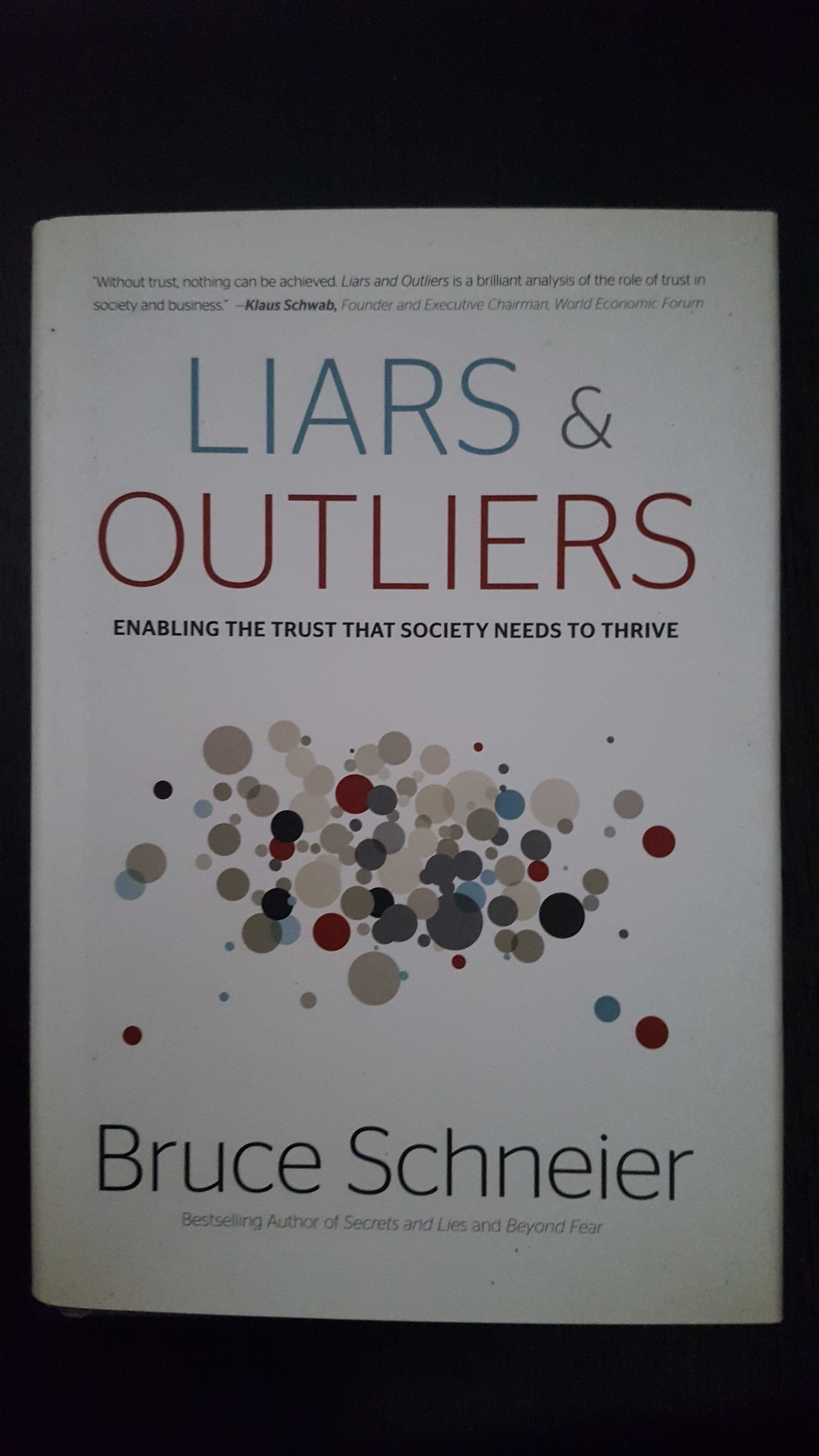 Livro "Liers and Outliers"