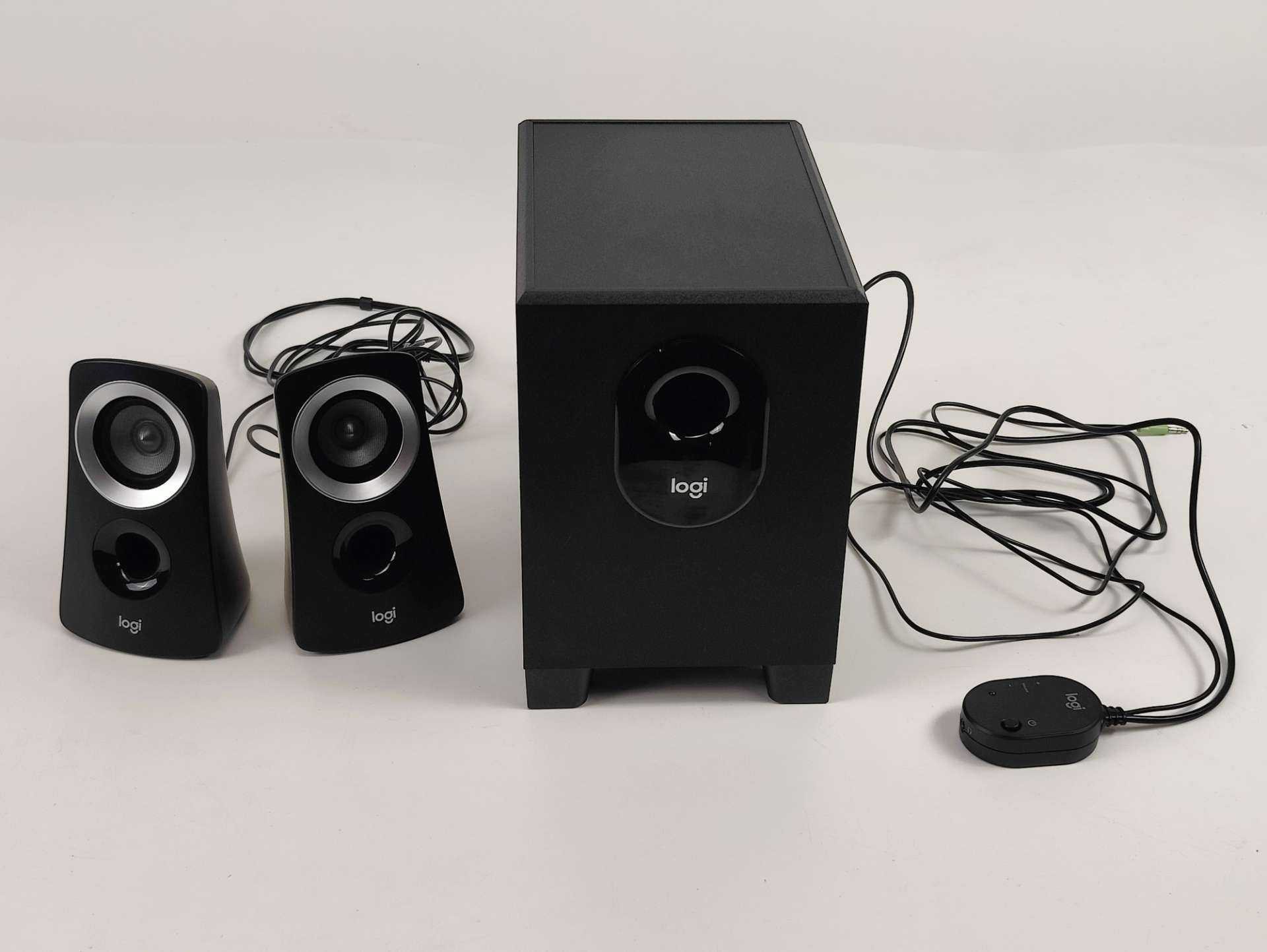 Logitech Z313 System głośników 2.1 z subwooferem 50W