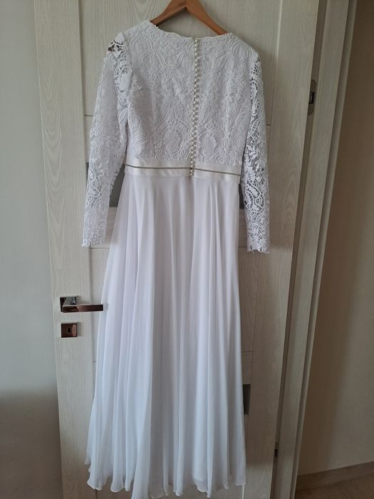 Piękna biała suknia ślubna długi koronkowyrękaw