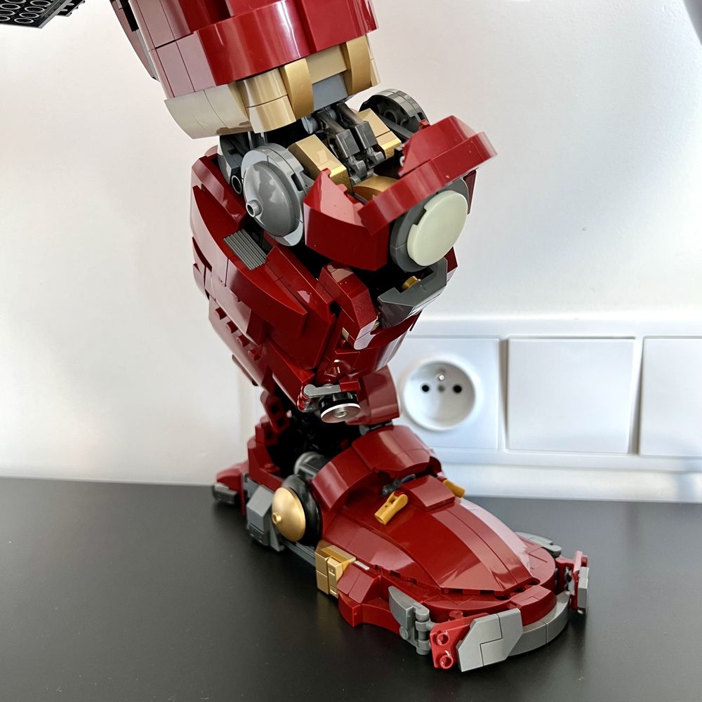 LEGO Super Heroes The Infinity Saga HULKBUSTER Iron Man 76210
