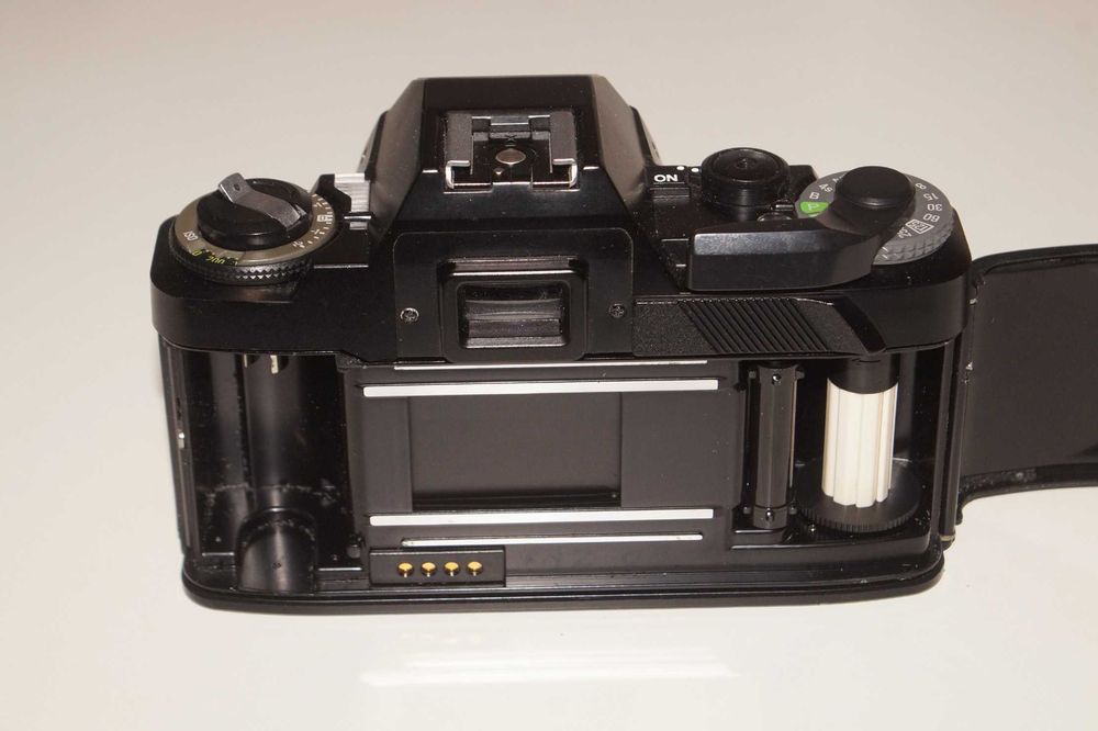 Ricoh XR20sp + 50mm f/1.7 (Me Super)