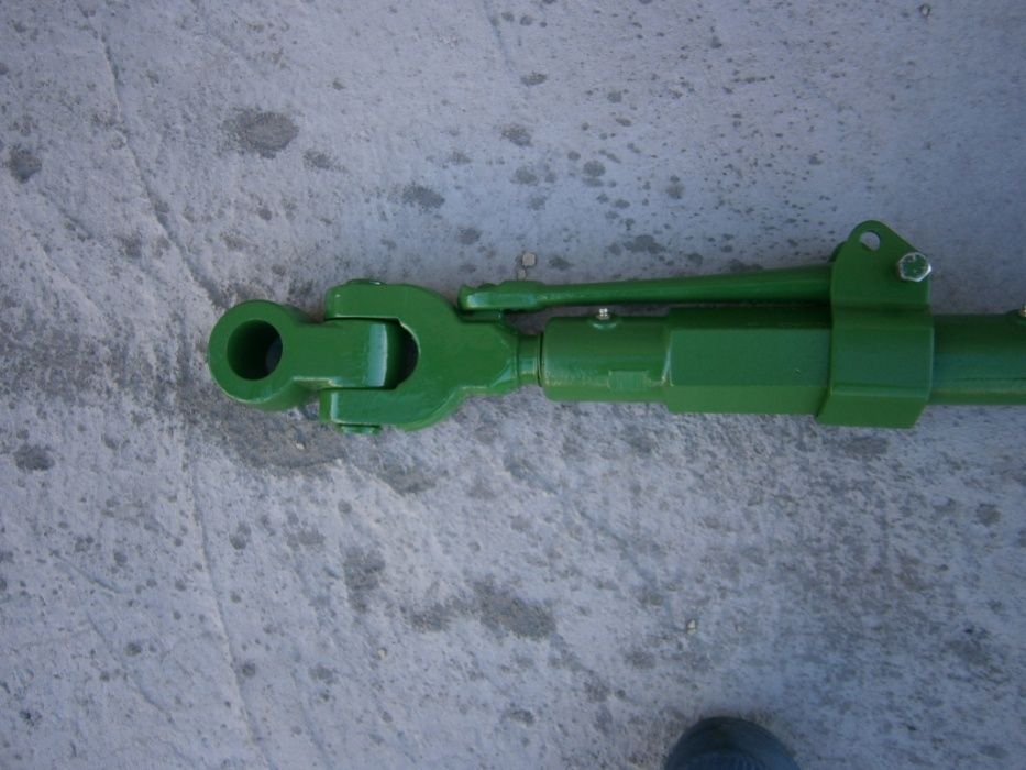 Центральні гвинти навіски трактора John Deere (Джон Дир).