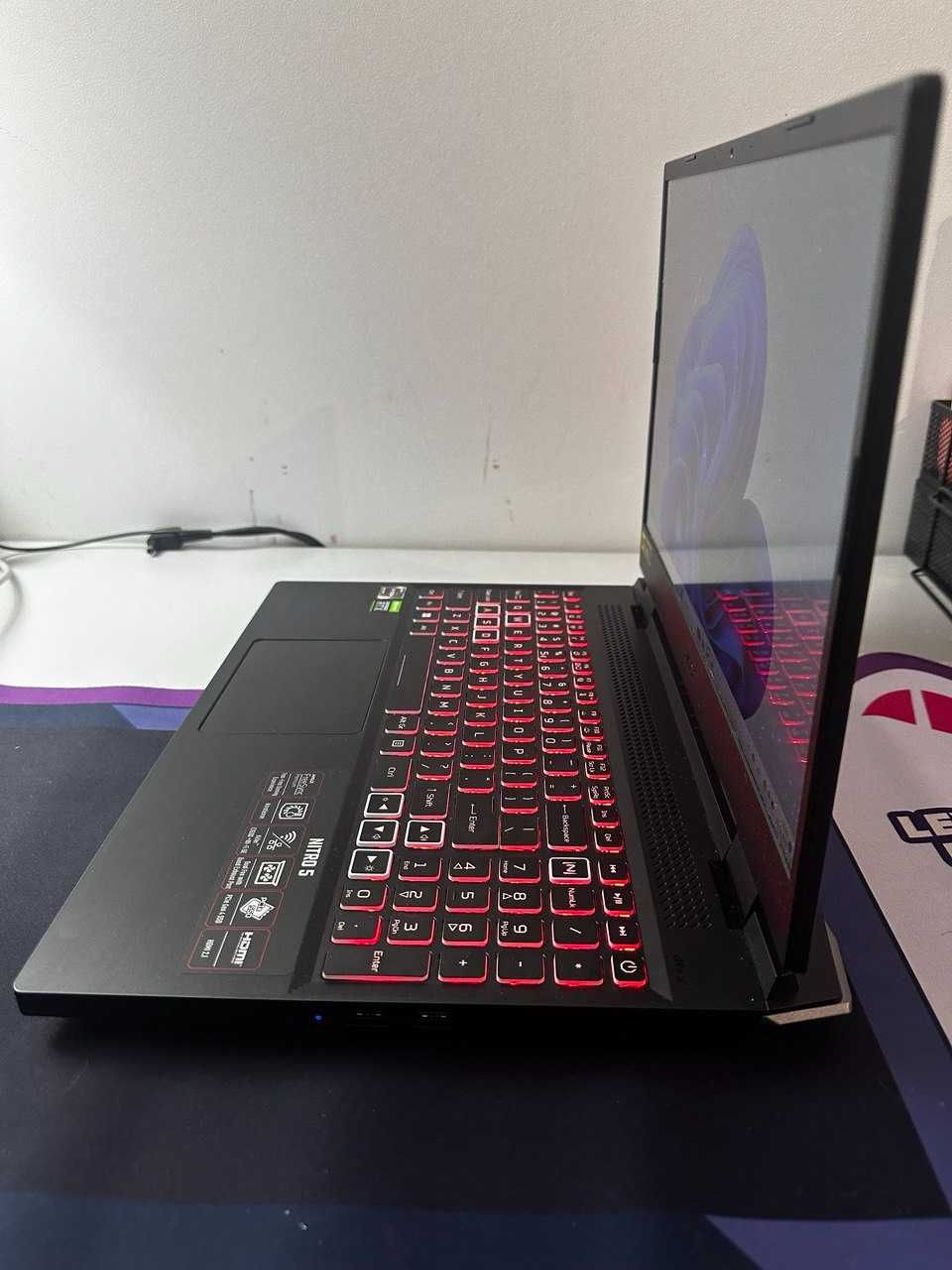 Acer Nitro 5 R7-6800H/RTX3060/32GB DDR5/165Hz/512GB