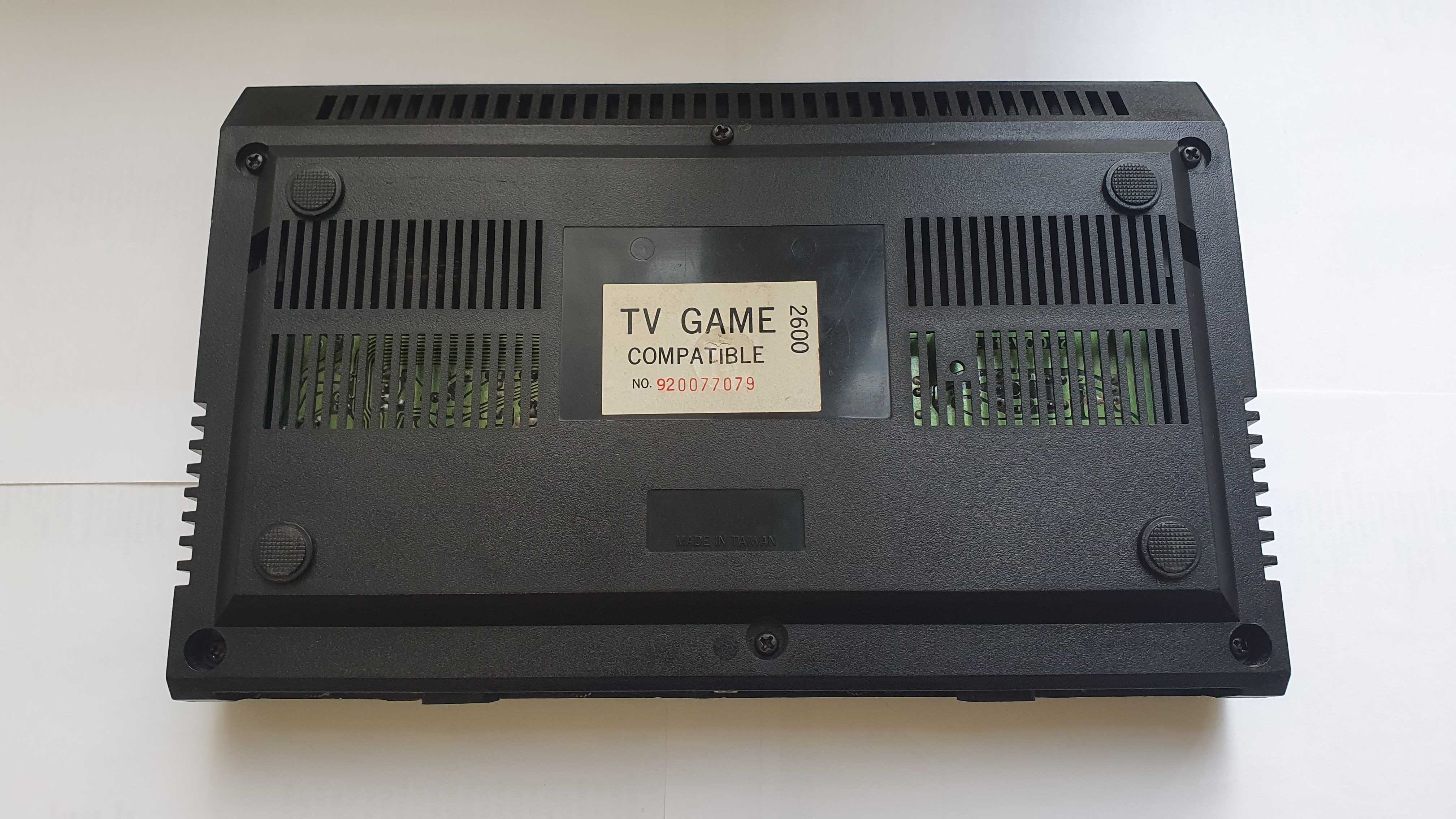 Приставка ретро Atari 2600 tv game 520 games built in 2600