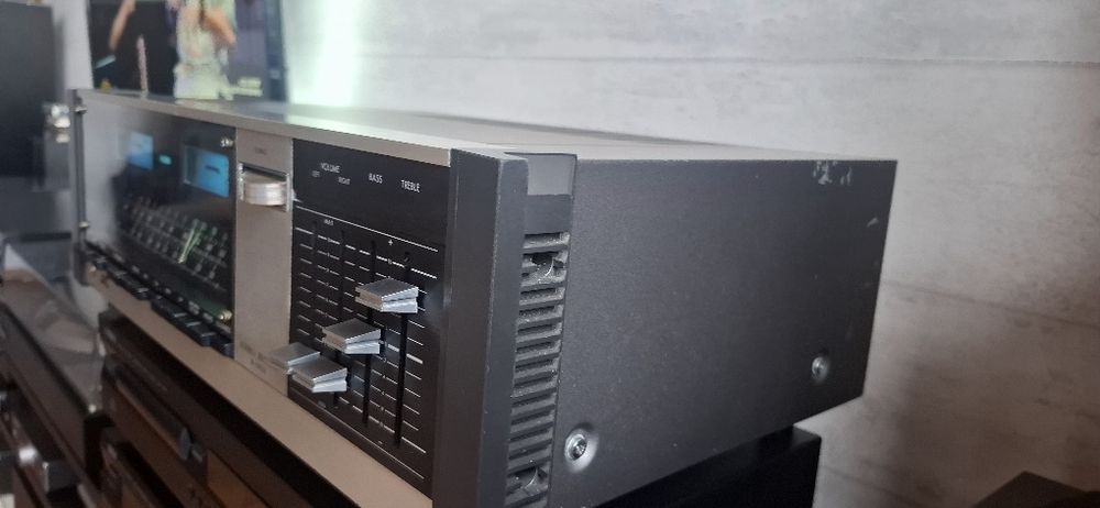Piękny amplituner firmy JVC JR-S100L.