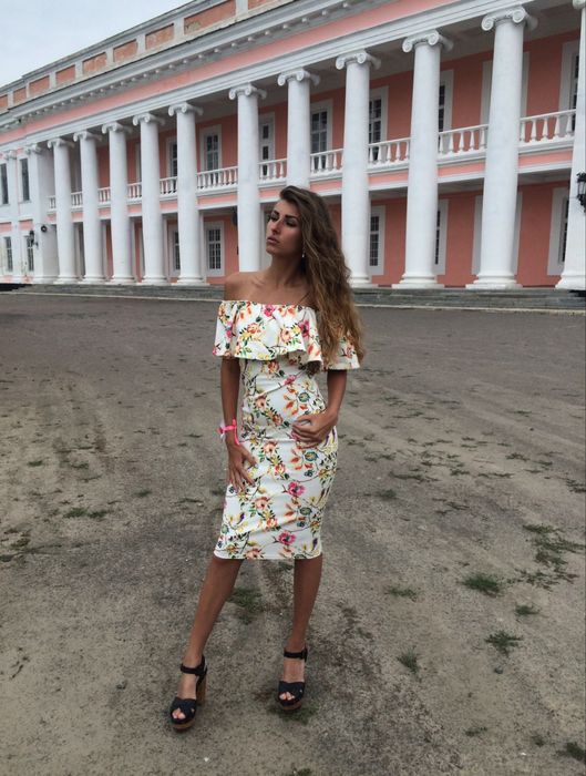 Сукня квіткова міді