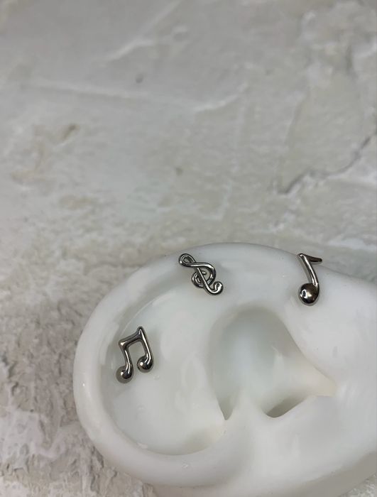 Титановий сріблястий пірсинг лабрет в хрящ пірсинг в ухо