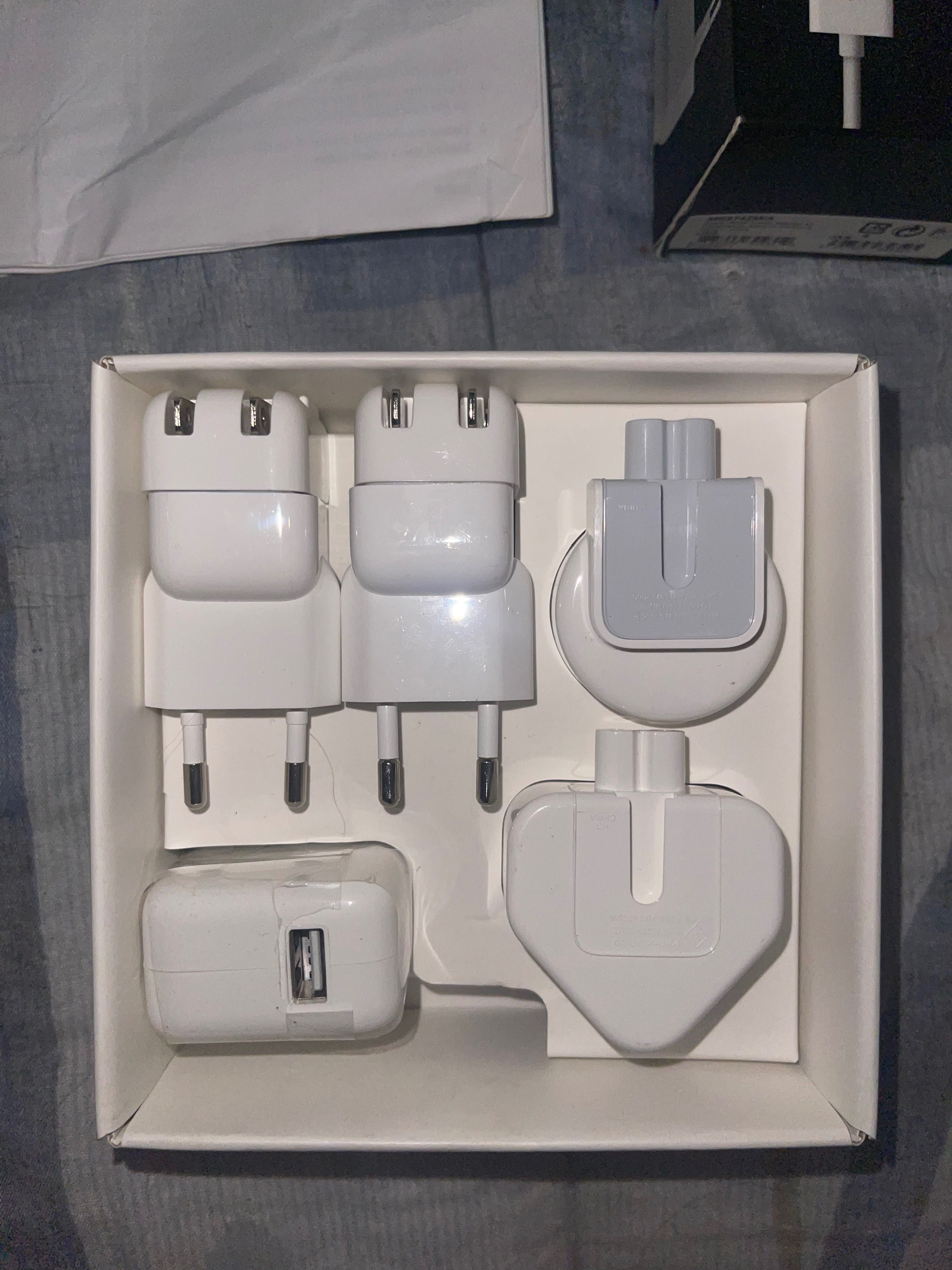 APPLE Word Travel Adapter KIT