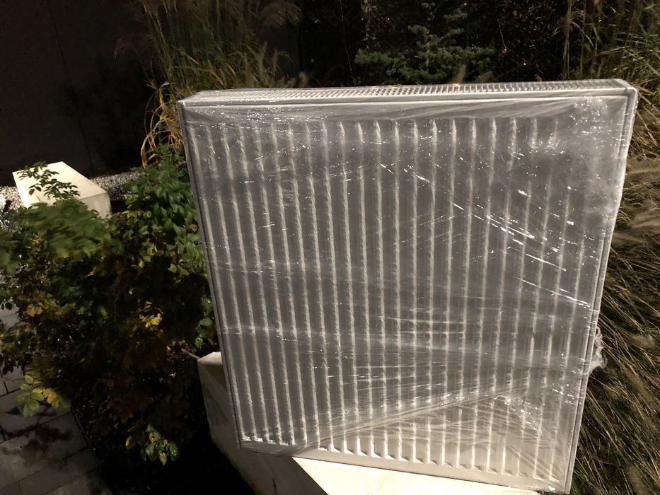 Grzejnik Pionowy wys. 90 szer. 80 cm. Stan Nowy dewelop.