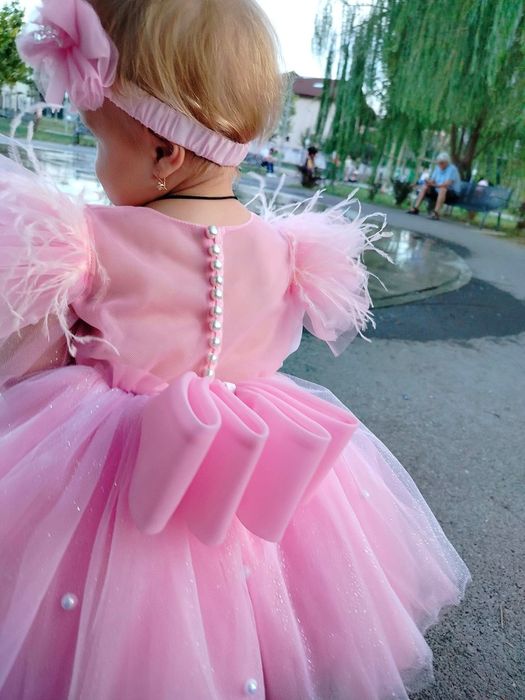 Продам  красивое платье на годик девочке.