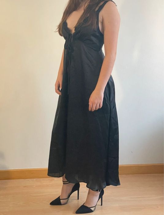 Vestido preto Stradivarius S