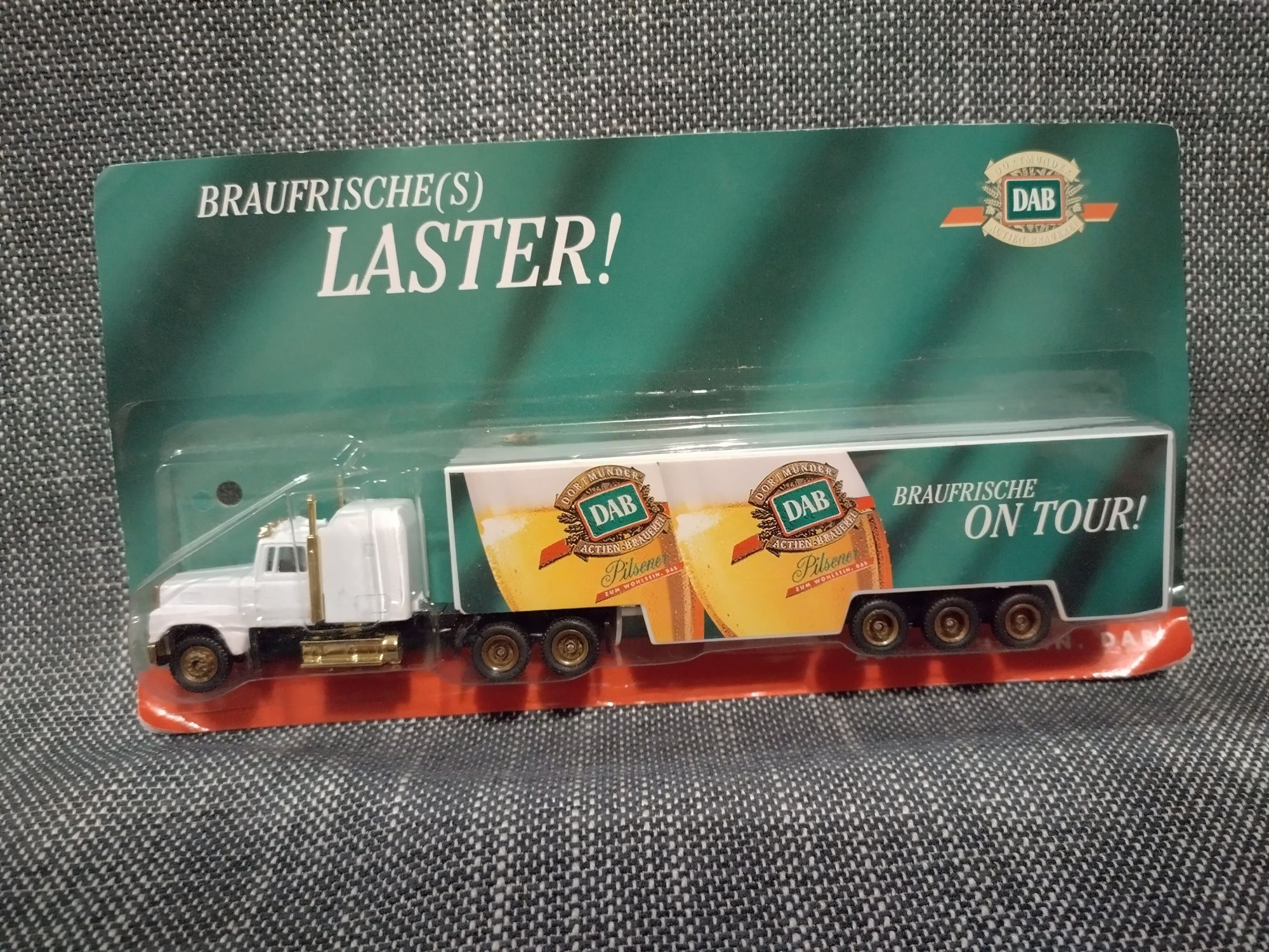 Kolekcijna ciężarówka z reklamą piwa DAB