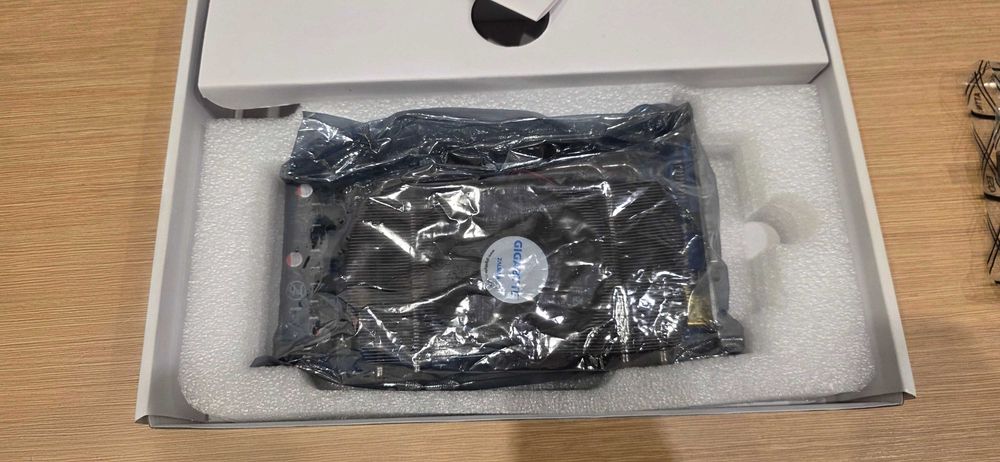 Karta graficzna Gigabyte GeForce GTS 250 DDR3/256bit 1024MB DVI/HDMI