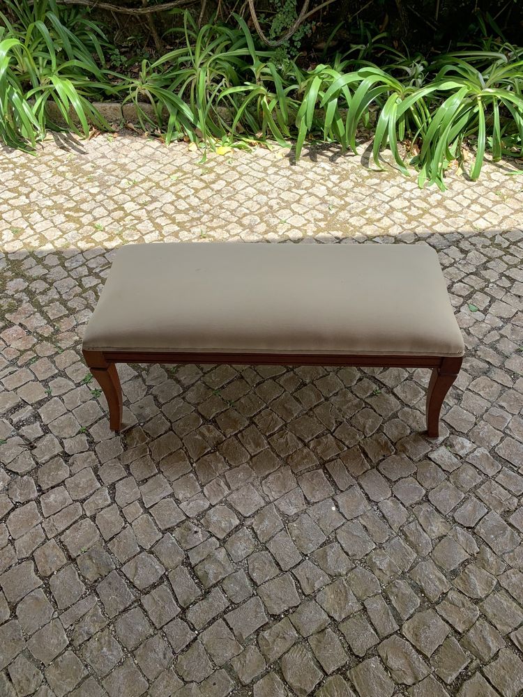 Banquinho madeira e veludo