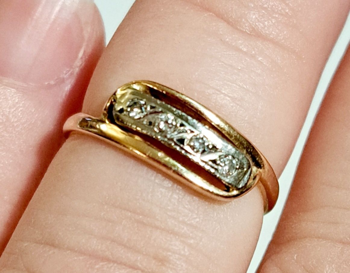 Золотое кольцо с бриллиантами. 1,97грм