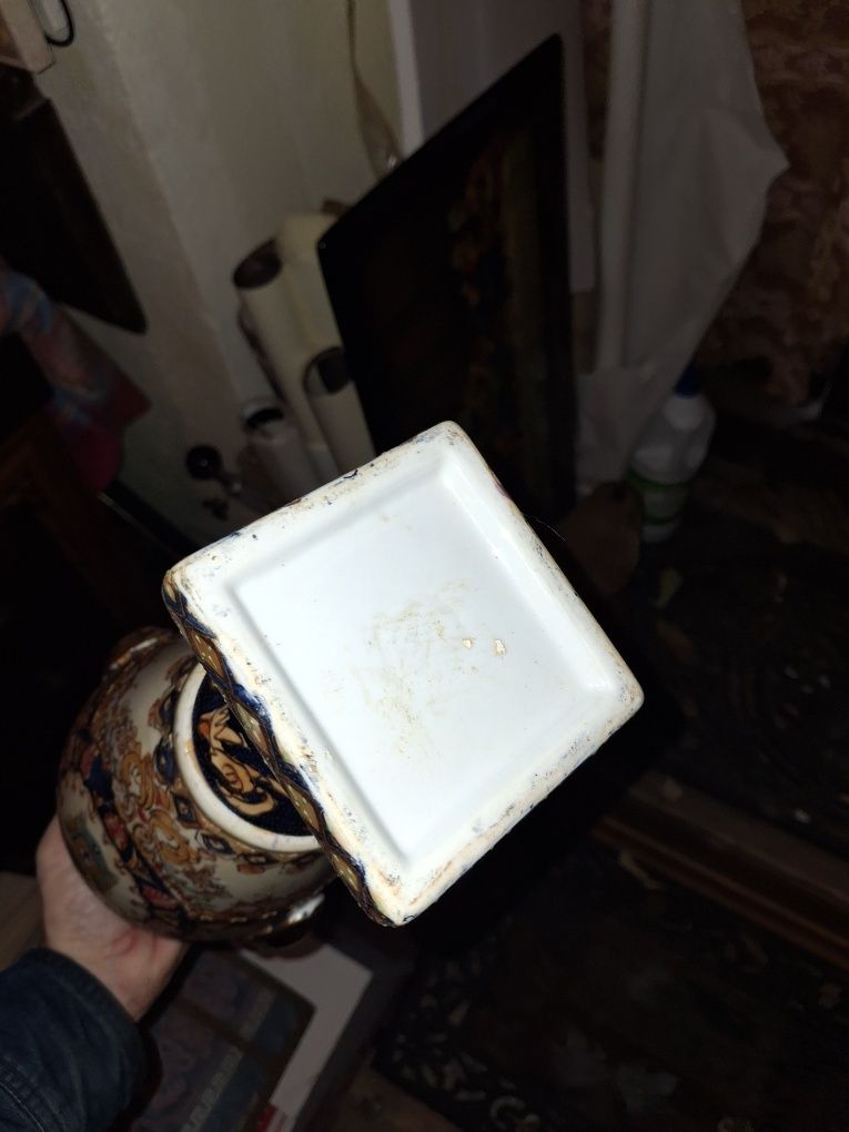 Jarra brasonada antiga com dourados faiança