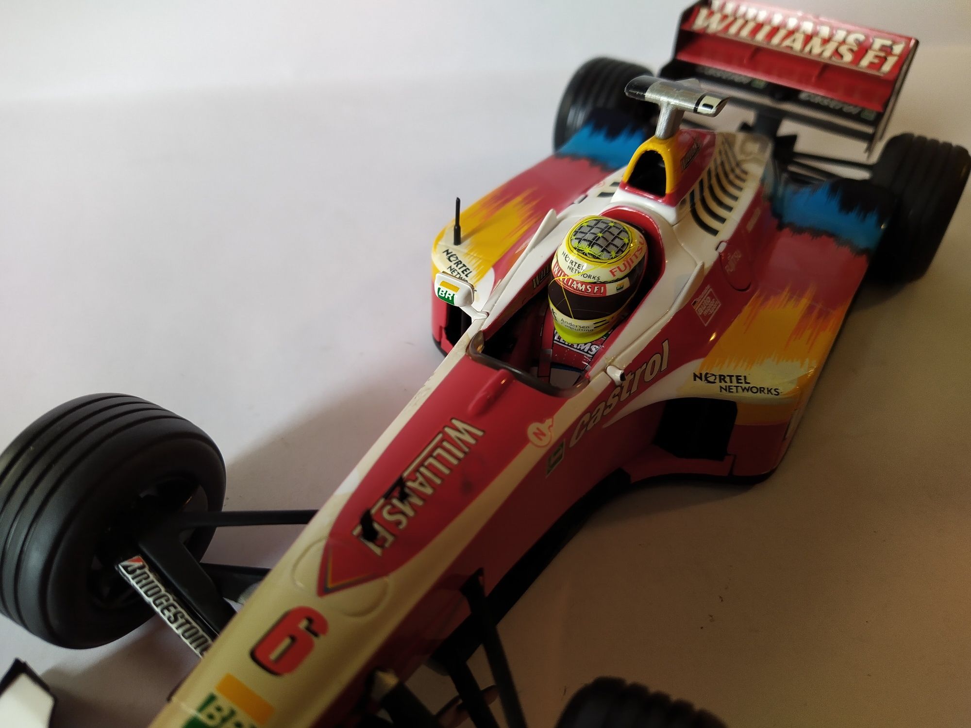 F1 Williams FW 21 Hot wheels Skala 1:18