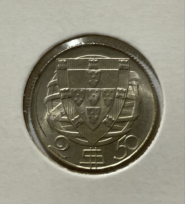 Moeda de 2$50 datada de 1944 soberba