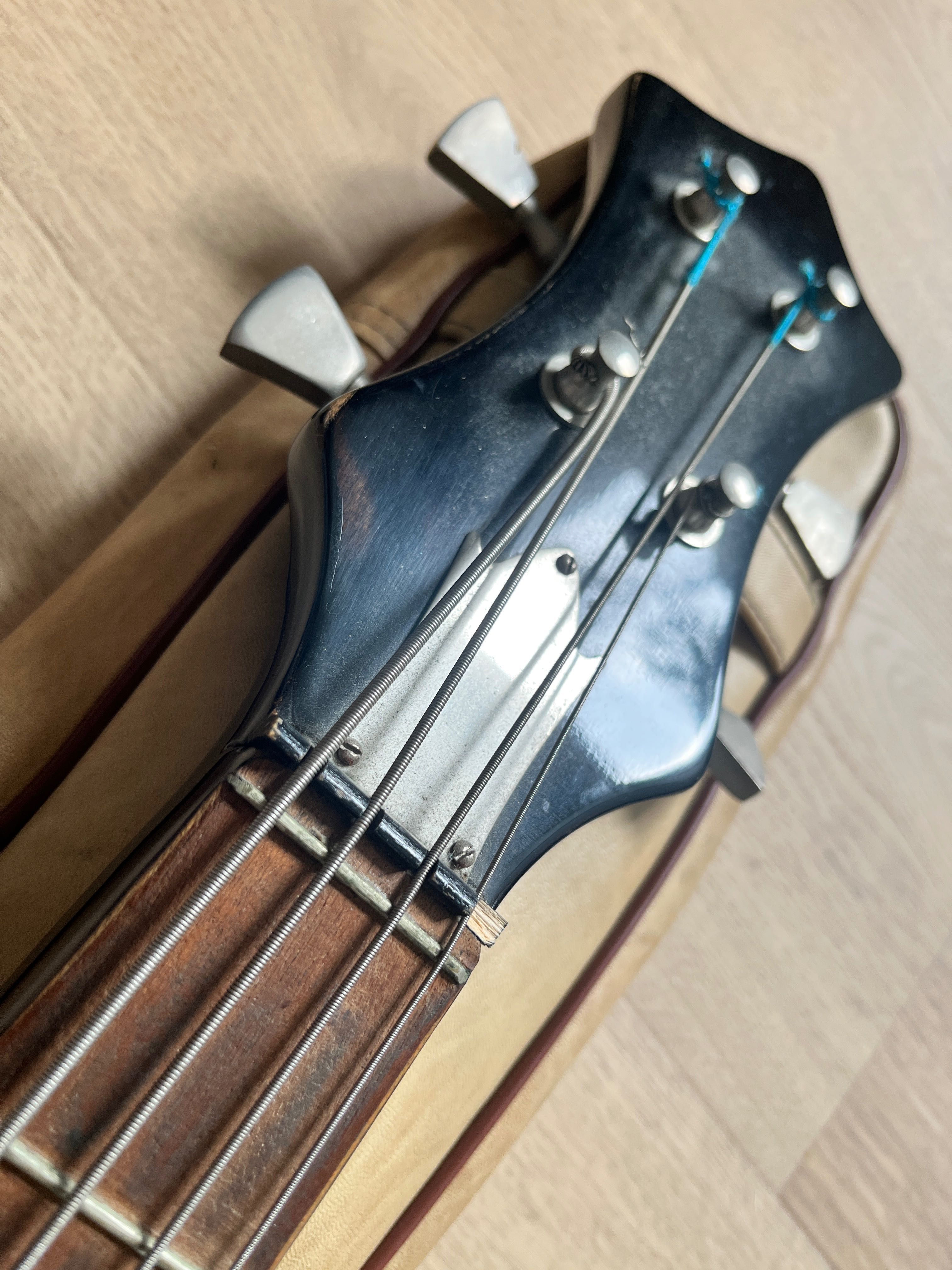 Gitara basowa Borisov Fuzz. USSR Bass BAS-1 (Solo-1)