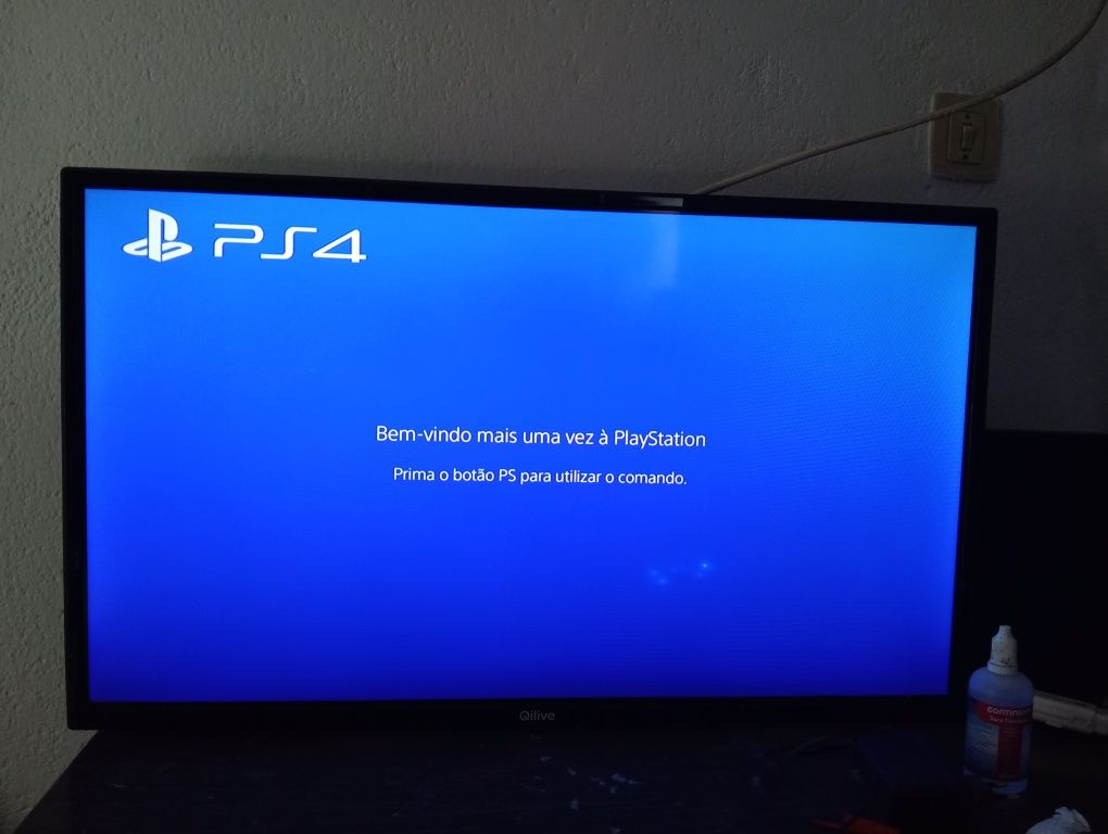 Ps4 com 3 jogos incluídos e 2 comandos