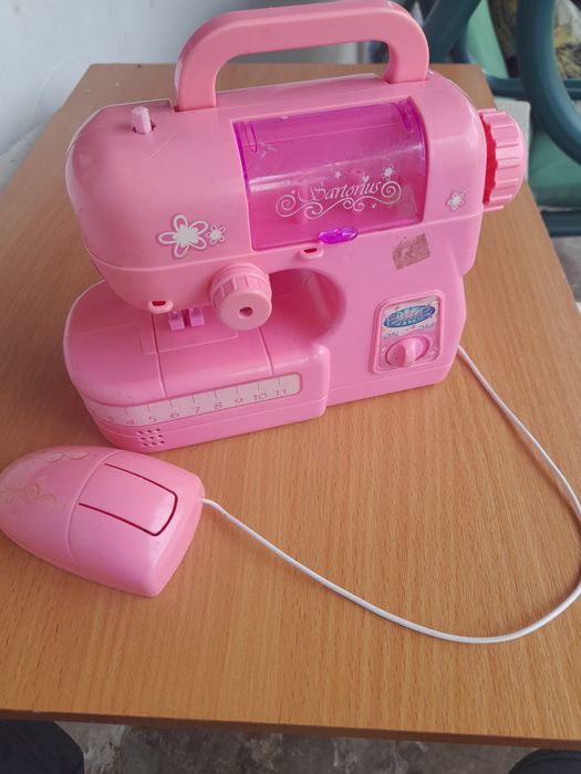 Іграшкова швейна машина