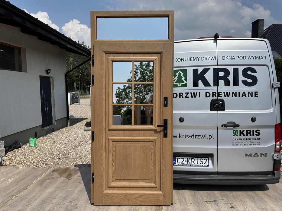 Drzwi zewnętrzne drewniane dębowe z naświetlem  NietypoweMontaż Polska